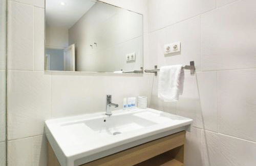 The Collection Barcelona - 4bedroom apartment with a balcony in Las Ramblas 1 2 - Photo 23