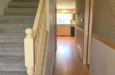 Five Bedroom Colonial Style Home - Foto 40