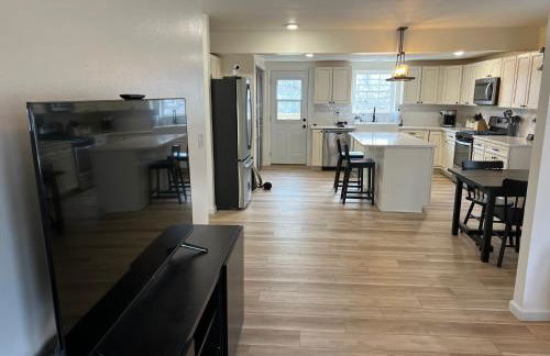 Modern Europe-Inspired Bungalow - Whole House with Workspace - Foto 5