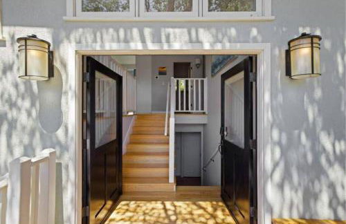 Gorgeous 3-bdrm home, walk to town and beach - Photo 29