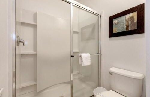 Lux Escape: Private Pool, Game Room & Near Disney - Foto 41