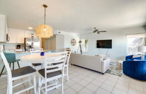 Cedar Key Condo with Balcony and Gulf Views! - Foto 1