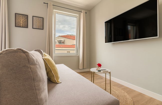 Luxurious Suites Elegance - Photo 33