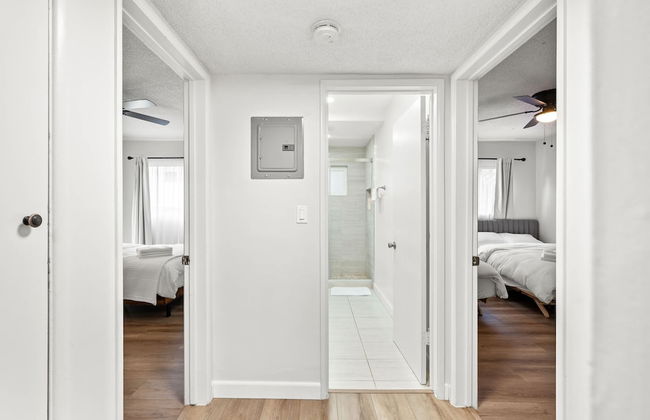 Modern Cozy Retreat Stylish Stay With Patio Parking - Foto 20