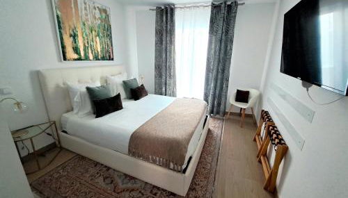 HYPERCENTER PENTHOUSE @ true heart of old town - Photo 4