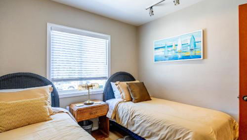 Seaside Garden Escape, A Stroll to the Beach! - Foto 4