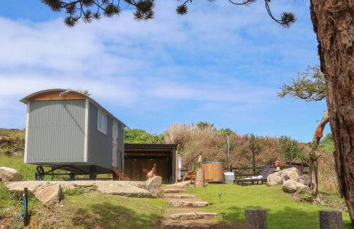 Bosulla Shepherds Hut - Photo 22