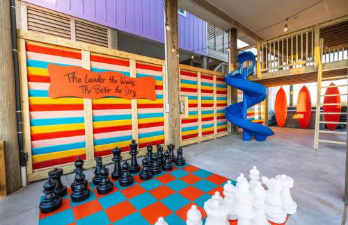 Noisywaves - Beachfront Paradise with Hot Tub, Yard, and Game Room - Foto 5