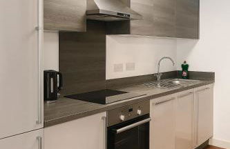 Contemporary 2 Bedroom Flat with Great Location in Salford - Foto 11