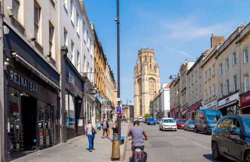 Large Luxury City Centre Flat with Balcony - Foto 37