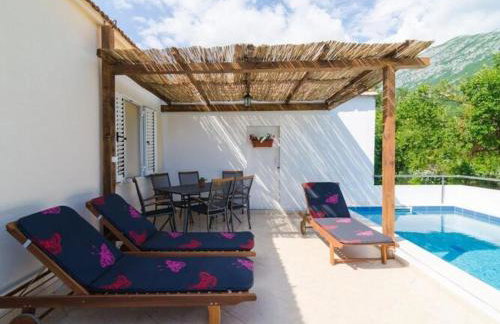 Villa Dalmatian Gem - Two-Bedroom Villa with Terrace and Swimming Pool - Photo 34