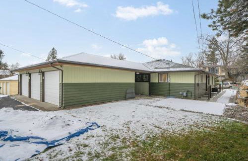 Theatrical Escape South Hill Home near Downtown - Foto 32