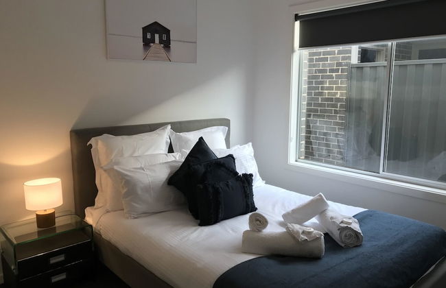 Sleek Stylish Modern Close to Airport - Foto 7