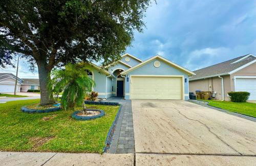 Modern 4BR 2BA with pool in gated community - Foto 1