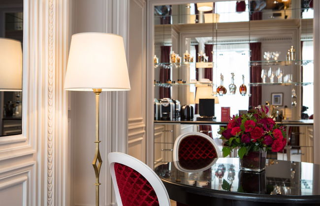 La Reserve Paris Hotel and Spa - Photo 33