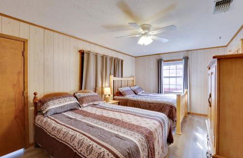 Hot Tub, Lake Access! Anglers Escape in Hemphill - Foto 15