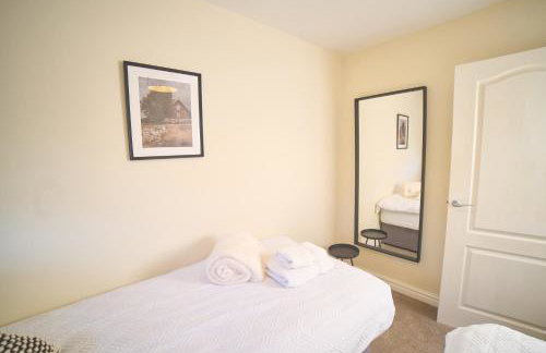 Modern Cosy 2-Bed Terrace with Private Garden - Foto 17