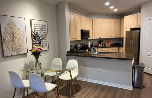 Spacious 1bdrm apartment 10 mins to Cedars-Sinai by car FREE Parking, King bed - Photo 29