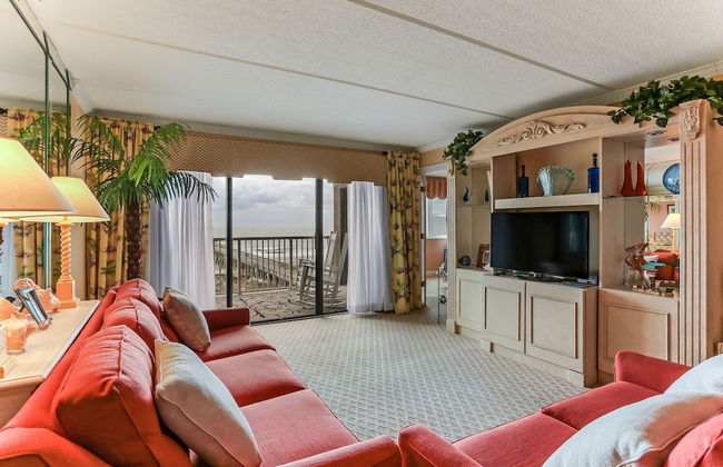 Tastefully Decorated Condo with Scenic Beach Views by RedAwning - Foto 1