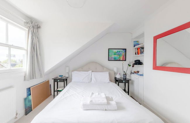 Top Floor 1BD Flat With Balcony - Ladbroke Grove - Foto 1