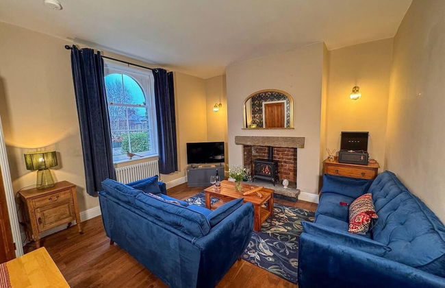 Captivating 3-bed Cottage in Saltaire - Foto 1