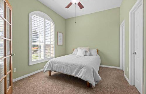 Spacious 4BR 3BA Home KING Suite Pool Sleeps 8 - Photo 16