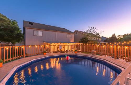 Luxury 5BR House with Pool by SeaWorld & Lackland - Foto 79