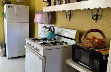 1900s Miner's cabin behind Tombstone Brewery - Foto 43