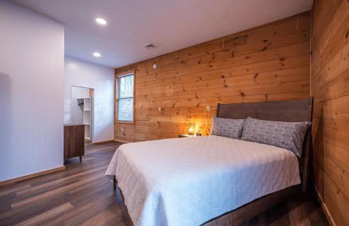 Shady Point Retreat with Hot Tub and Pickleball! - Foto 25