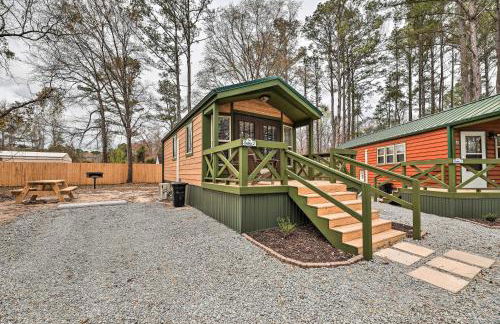 Beautiful New Bern Studio Cabin with Fire Pit! - Foto 23