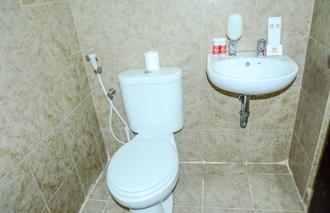 Modern Studio Grand Serpong Apartment By Travelio - Foto 9