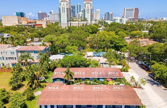 Stylish 2 BR Condo - Free Parking on Premises - Photo 31