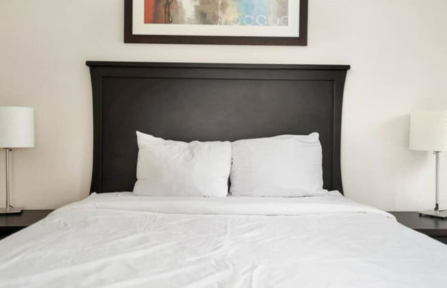 3BR Lakeside Dream Penthouse - Photo 7