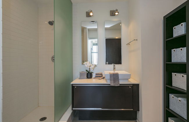 Mid Century Modern Downtown Condo | 30+ Night Min - Foto 30