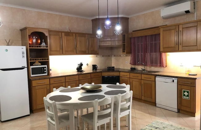 Spacious, Garden, and Private Parking - Foto 12