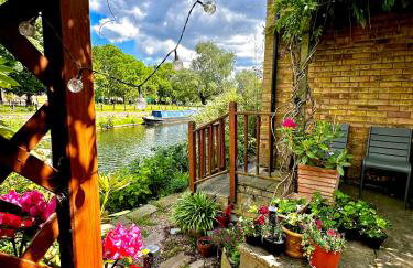 Amazing Location - City of London- 2 Bedroom Stunning Canal View House With Private Garden,Parking & Balcony - Foto 46
