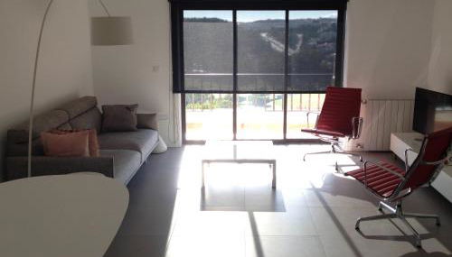 Cozy well lit apartment with a superb view - Photo 3