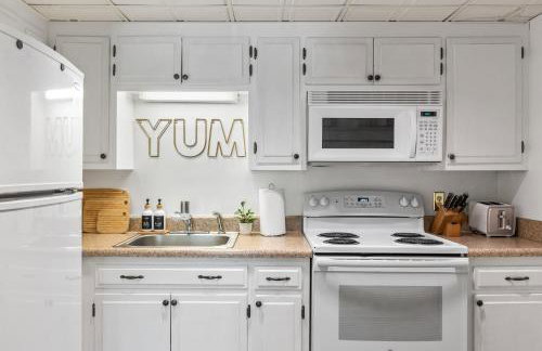 Famous MUSIC ROW 1 Bedroom Condo with FREE Parking and Pool - Foto 19