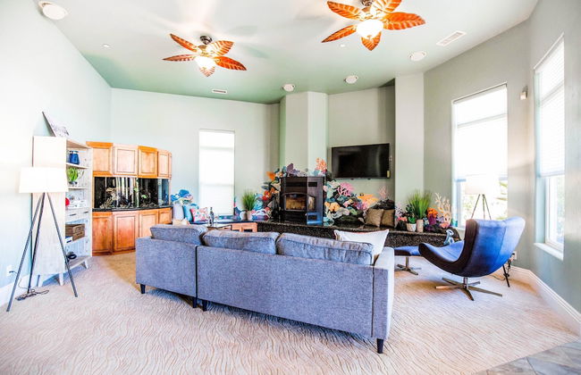 Mermaid by Avantstay Private Estate w/ Pool, Volleyball & Arcade! - Photo 9