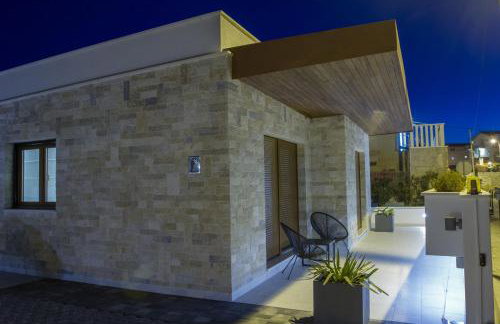 Luxury Poolside Villa - Photo 42