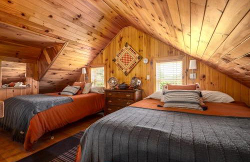 Pet Friendly NC Cabin with Views & Hot Tub - Foto 18