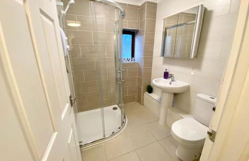 EasyRest Spalding - 4 Beds & Free Parking - Central & Modern Open Plan Apartment - Convenient Location - Foto 7