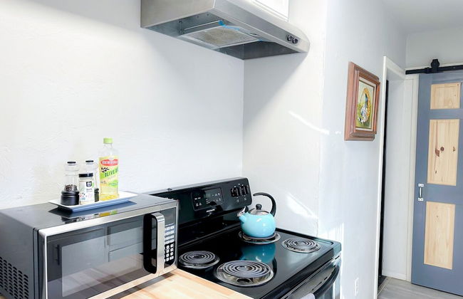 2BR Cozy House Near Plaza District - Photo 7