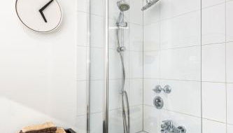 Rob's Suite - Zentrale Design-Suite am Opernplatz, 2 Zimmer, 2 Bäder und Top-Ausstattung - Foto 3