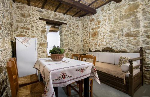 Sofiana's Garden Retreat with Private Pool - Foto 45