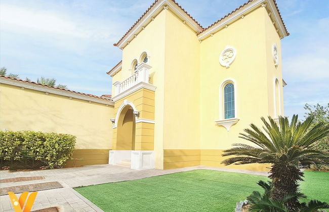 Venduras- Luxe 3BR Villa Jumeirah Park - Photo 24