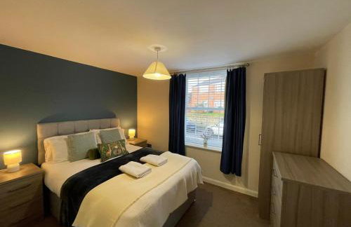 Large Apartments next to East Midlands Airport with Free Gated Parking! - Photo 58