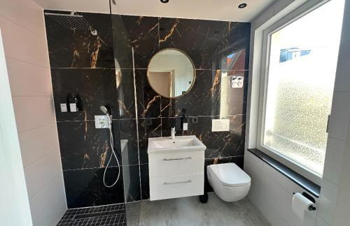 Charmante Ferienwohnung mit großer Dachterrasse & Wintergarten - Foto 8