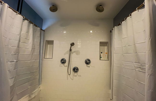 The Pub with Private Yard & Parking, Near the Falls & Casino by Niagara Hospitality - Foto 33