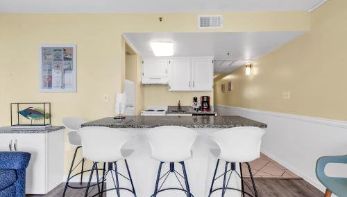 Oceanfront condo Steps to the beach w No Resort Fees - Photo 3